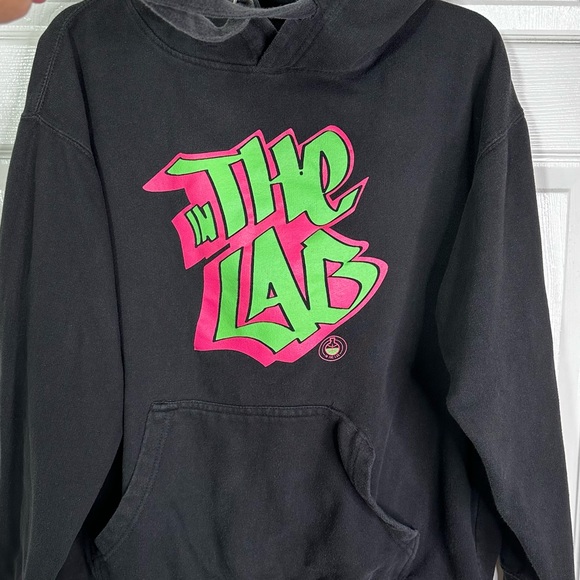 In The Lab Graffiti Logo Pullover Hoodie Sweatshirt Black Men’s Sz L - Picture 3 of 8